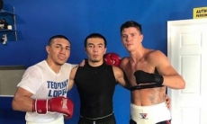 Казахстанский нокаутер провел тренировку с известными боксерами