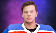 «В три года меня поставили на коньки». Молодой голкипер «Арлана» рассказал, как оказался в хоккее