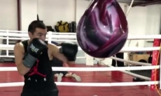 Непобежденный казахстанский нокаутер показал видео своей тренировки