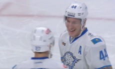 Видео шайбы с разворота Дица в матче КХЛ с магнитогорским «Металлургом»