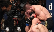 «Не думаю, что он захочет еще». Нурмагомедов высказался о Макгрегоре после победы над ним на «нефартовой» арене Головкина