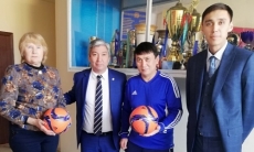 КФФ вручила мячи специализированной детско-юношеской школе