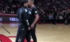 Получивший запрет на бой с Головкиным чемпион чуть не подрался с соперником на матче НБА