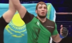 Казахстанский боец после отказа двух соперников провел победный бой на турнире в России