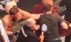 «Как в фильмах». Макгрегор показал, как отбивался от команды Нурмагомедова после боя на «нефартовой» арене Головкина