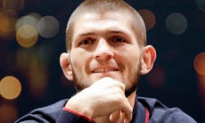 Экс-чемпион UFC ведет переговоры о бое с Нурмагомедовым после его победы на «нефартовой» арене Головкина