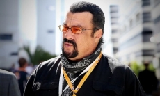 Герой голливудских боевиков встал на защиту Нурмагомедова после его драки на «нефартовой» арене Головкина