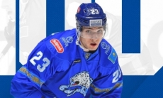 Защитник «Барыса» сыграл юбилейный матч в КХЛ