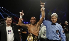 Видео нокаута после жесткого избиения в поединке за титул в весе Головкина