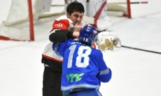 «Битва получилась короткой». Нокаут от игрока «Барыса» попал в ТОП-10 драк сезона КХЛ