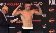 Видео взвешивания небитого казахстанца перед титульным боем