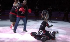 Легендарный боксер веса Дычко «нокаутировал» хоккеиста НХЛ и попал на видео