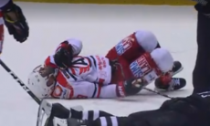 Защитник «Трактора» дисквалифицирован КХЛ и выплатит денежный штраф за удар коленом игрока сборной Казахстана