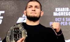 «Защищай пояс или освободи его!». Нурмагомедову бросили вызов после его победы на «нефартовой» арене Головкина