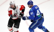 «Барыс» уверенно побеждает «Авангард» перед третьим периодом второго матча плей-офф КХЛ