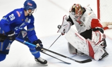 «Барыс» впервые за восемь матчей выиграл у «Авангарда» в КХЛ