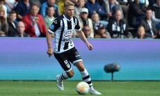 Футболист сборной Казахстана помог своему клубу победить в матче чемпионата Голландии