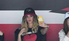 Ольга Бузова присутствует на матче «Барыса» в плей-офф КХЛ