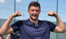 «Один удар в первом раунде». Хоккеист «Барыса» напомнил о своей нокаутирующей силе