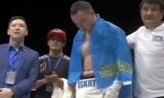 Казахстанский боксер побил соперника с 22 победами в профи