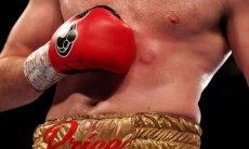 «Он укусил меня!». Безумная дисквалификация в весе Дычко попала на видео