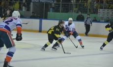 В четвертом матче плей-офф ВХЛ «Сарыарка» — «СКА-Нева» — нет фаворита