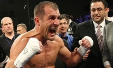 Озвучены условия, дата и место проведения титульного боя Ковалева в весе Ахмедова