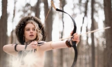 Бывшая айсгерл «Салавата» обнажилась после выхода в финал Востока, в «Барысе» только красят бороды