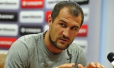 Неожиданный поворот случился в бою россиянина Ковалева с обязательным претендентом в весе Ахмедова 