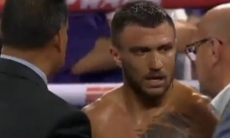 Видео титульного боя Ломаченко — Кролла с нокдауном и нокаутом в вечере бокса с участием Алимханулы