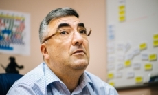 Известный комментатор снова отстранен от матча обидчика «Барыса»