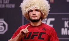 «Скоро вернусь». Нурмагомедов обратился к болельщикам после победы на «нефартовой» арене Головкина