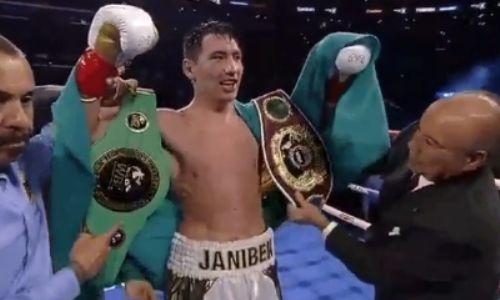 Видео эпичного момента победного боя Жанибека Алимханулы за титулы WBO и WBC