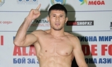 Казахстанский файтер проиграл экс-бойцу UFC в титульном поединке в ОАЭ