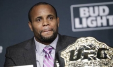 «Действительно отстой». Чемпион UFC вступил в перепалку с комментаторами боя «Канело» — Джейкобс в весе Головкина