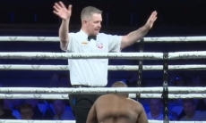 Экс-чемпион WBC «удосрочил» 40-летнего боксера с 84 боями в профи. Видео нокаута в весе Шуменова