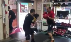 Казахстанский нокаутер показал видео работы с тренером в Японии