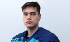 Воспитанник Усть-Каменогорска продлил контракт с клубом КХЛ