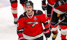 «Его шайбы в матчах с „Барысом“ перевернули серию в нашу пользу». Президент «Авангарда» — о подписании защитника