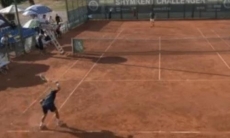 Испанский теннисист едва не превратил грунт Алматы в пепел, размолотив ракетку