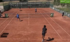 Видео невероятного отскока мяча от сетки в матче парного турнира в Казахстане