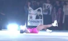 Российская конкурентка Турсынбаевой упала и пролежала на льду во время шоу в Японии. Видео