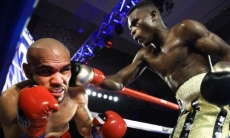 Чемпион IBF мощно пробил хуком в бороду и отпраздновал нокаут зажигательным танцем. Видео