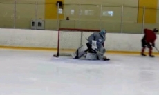 «Повышает мастерство». «Барыс» показал видео тренировки своего вратаря