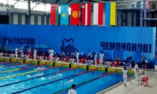 Казахстанские пловцы завоевали еще две золотые медали на турнире в Бресте