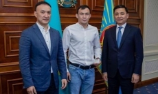 Казахский боец UFC встретился с акимом Нур-Султана