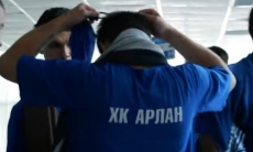 Видео с тренировки хоккеистов «Арлана» в бассейне