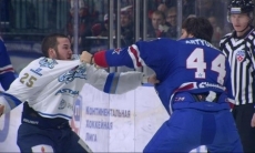 «Не иду драться, но и уходить от боёв не собираюсь». Жесткий игрок КХЛ вспомнил бой с Рыспаевым