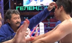 Форс-мажор стоил небитому казахстанскому боксеру первого поражения в карьере. Видео