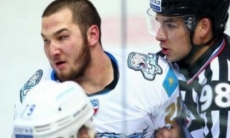 Дамир Рыспаев устроил крутой махач с хоккеистом «Сарыарки». Видео